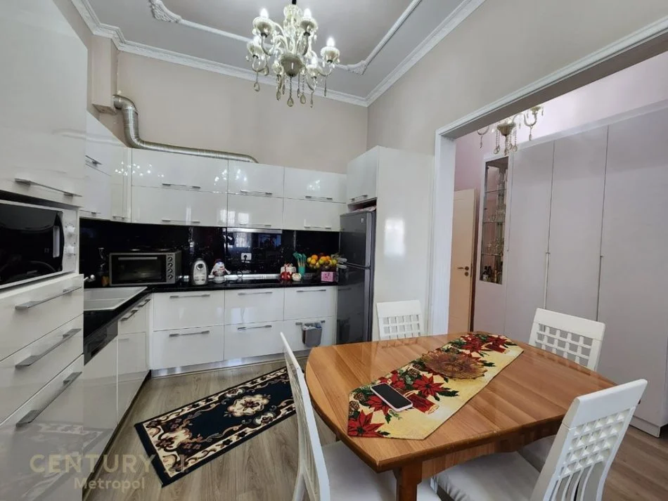 Tirane, jap me qera apartament 2+1+2 , 98 m² 1.000 € (Kopshti Botanik Zoologjik)