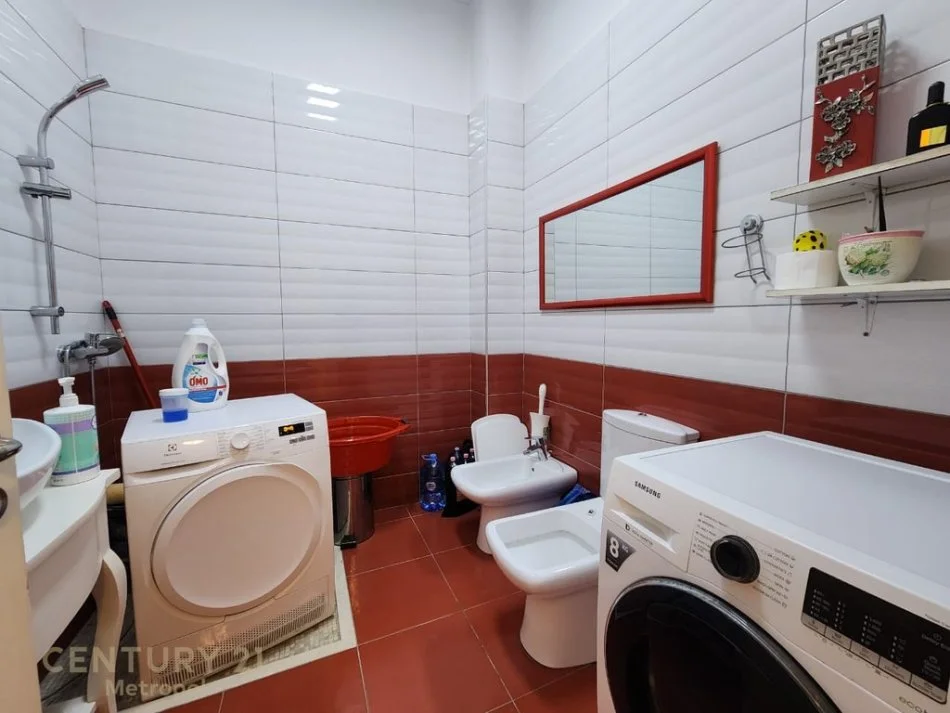 Tirane, jap me qera apartament 2+1+2 , 98 m² 1.000 € (Kopshti Botanik Zoologjik)