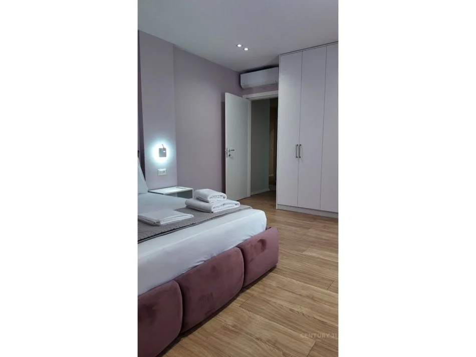 Tirane, jepet me qera apartament 2+1+Ballkon Kati 3, 105 m² 1.100 € (Pazari i Ri)