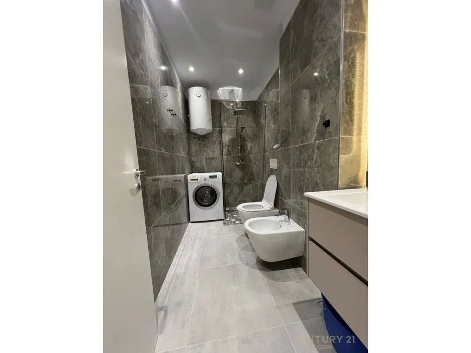 Tirane, jap me qera apartament 1+1+POST PARKIMI , 60 m² 800 € (Kodra e Diellit)