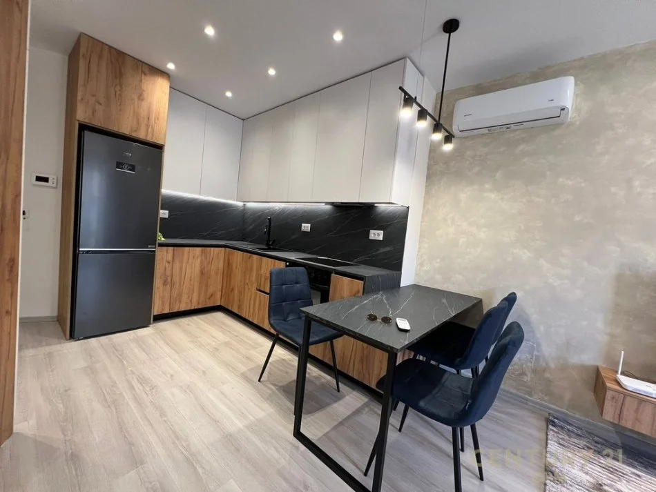 Tirane, jap me qera apartament 1+1+POST PARKIMI , 60 m² 800 € (Kodra e Diellit)