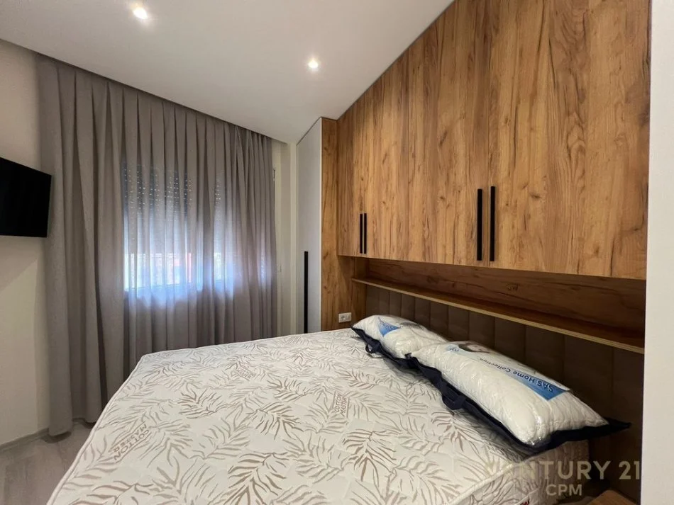 Tirane, jap me qera apartament 1+1+POST PARKIMI , 60 m² 800 € (Kodra e Diellit)