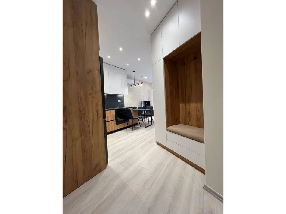 Tirane, jepet me qera apartament 1+1 Kati 2, 60 m² 800 € (Rr.Kodra e Diellit)