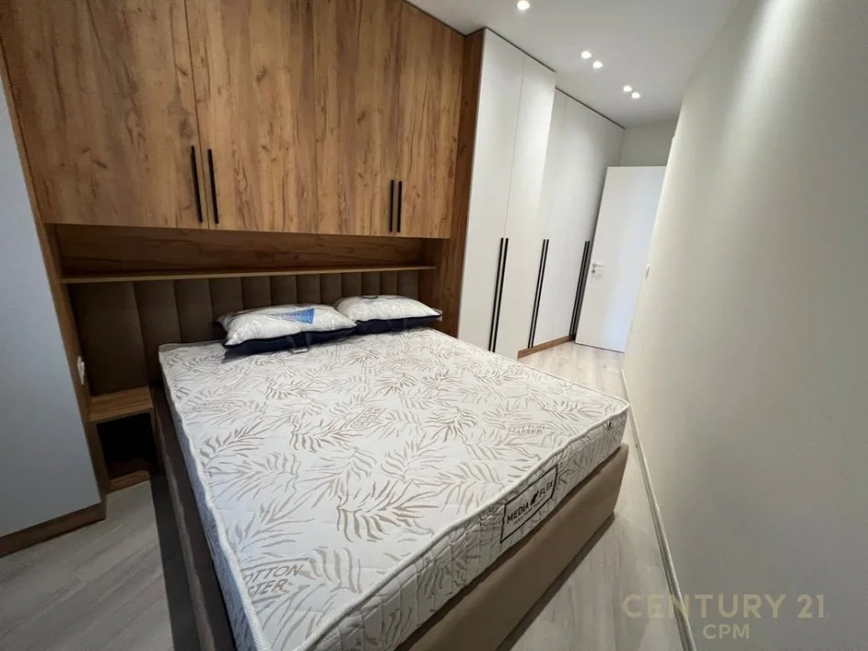 Tirane, jap me qera apartament 1+1+POST PARKIMI , 60 m² 800 € (Kodra e Diellit)