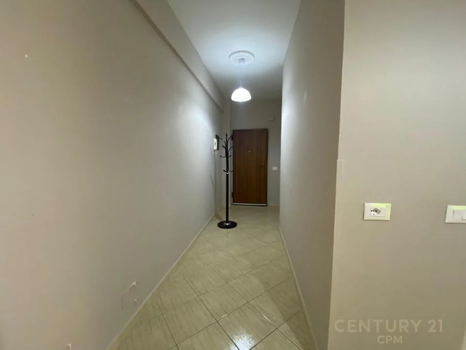 Tirane, jap me qera apartament 2+1+2+POST PARKIMI , 110 m² 750 € (Komuna e Parisit)