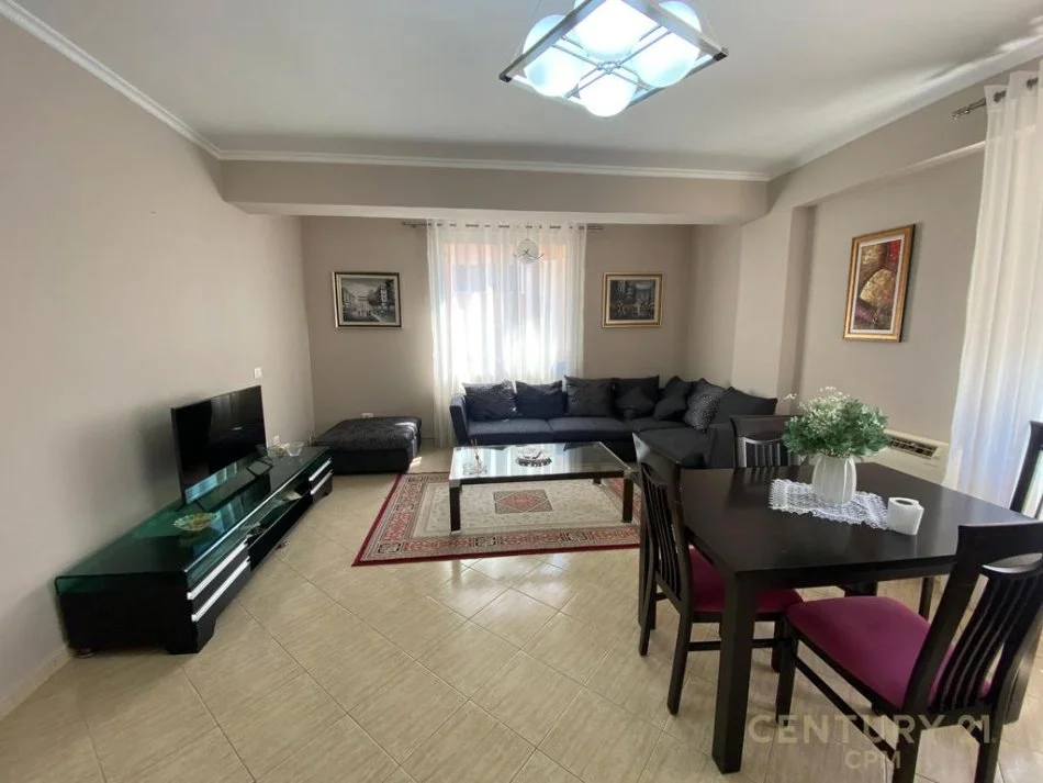 Tirane, jap me qera apartament 2+1+2+POST PARKIMI , 110 m² 750 € (Komuna e Parisit)