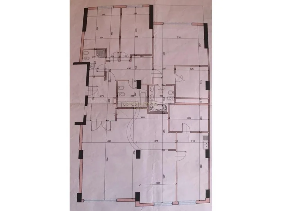 Tirane, jap me qera ambjent biznesi , 263 m² 2.500 € (Ish Blloku)