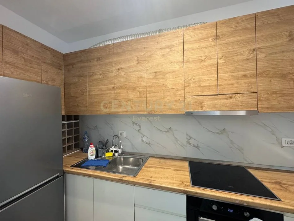 Tirane, jap me qera apartament 1+1 , 62 m² 550 € (Kodra e Diellit)