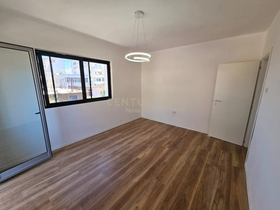 Durres, shitet apartament 2+1 Kati 3, 56 m² 81.000 € (Drejtoria Policis)