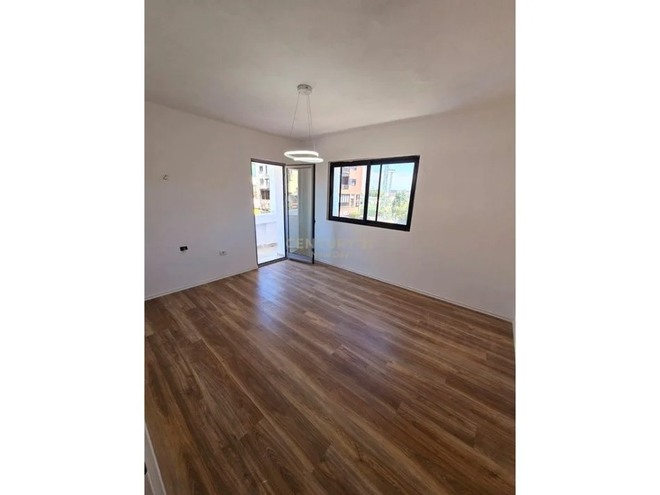 Durres, shitet apartament 2+1 Kati 3, 56 m² 81.000 € (Drejtoria e Policise, Durrës)