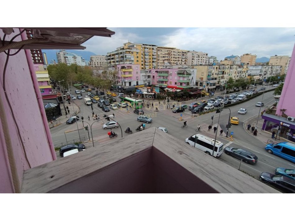 jepet me qera apartament 1+1 Kati 5, 58 m² 430 € (21 Dhjetori Tirane)