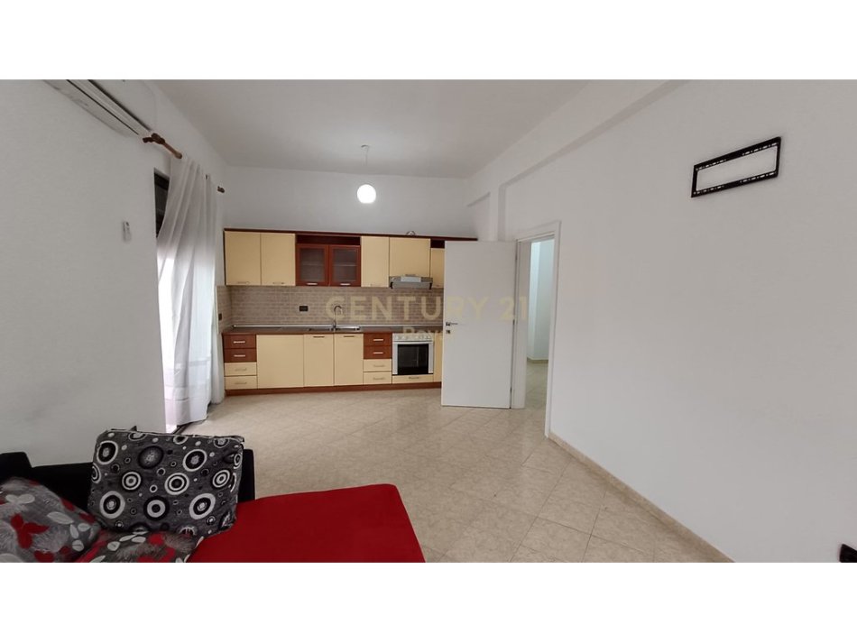 jepet me qera apartament 1+1 Kati 5, 58 m² 430 € (21 Dhjetori Tirane)