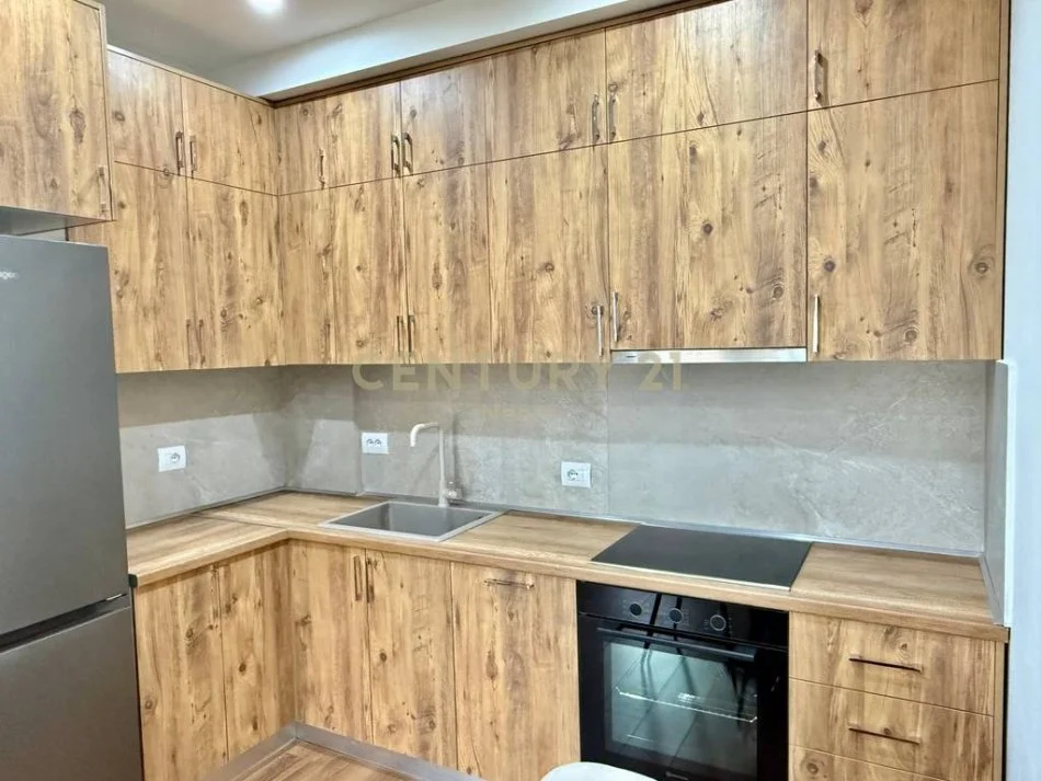 Tirane, jap me qera apartament 1+1+Ballkon , 64 m² 650 € (Rruga e Dibrës)
