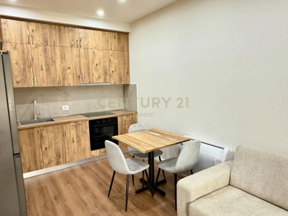 Tirane, jap me qera apartament 1+1+Ballkon , 64 m² 650 € (Rruga e Dibrës)