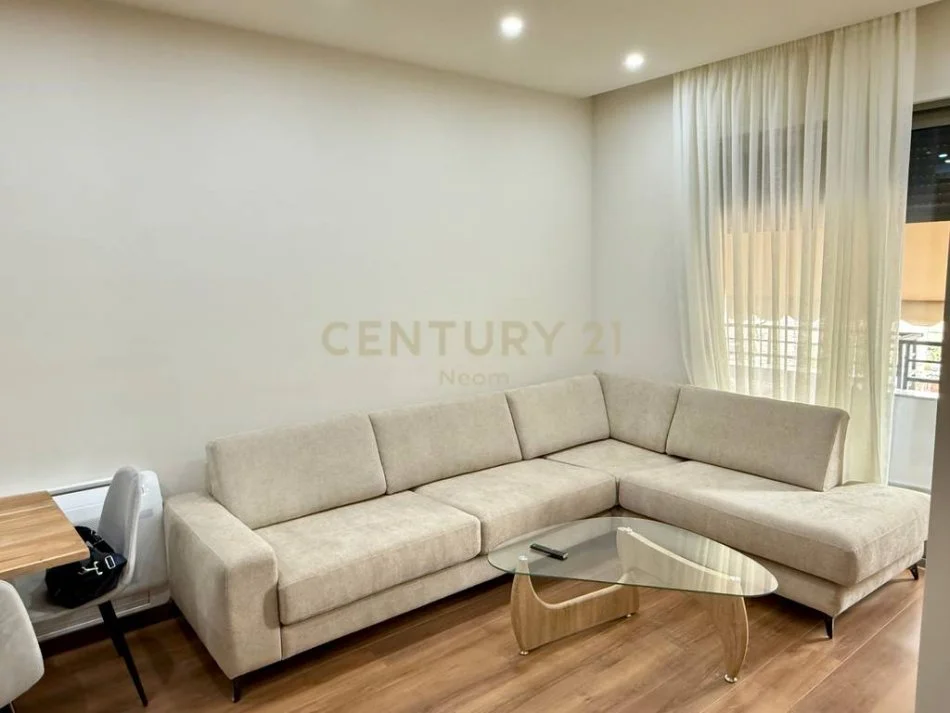 Tirane, jepet me qera 1+1+Aneks+Ballkon Kati 8, 64 m² 650 € (Neom115928)