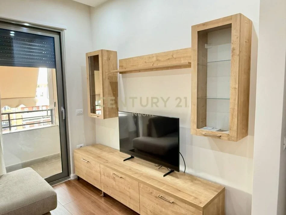 Tirane, jepet me qera 1+1+Aneks+Ballkon Kati 8, 64 m² 650 € (Neom115928)