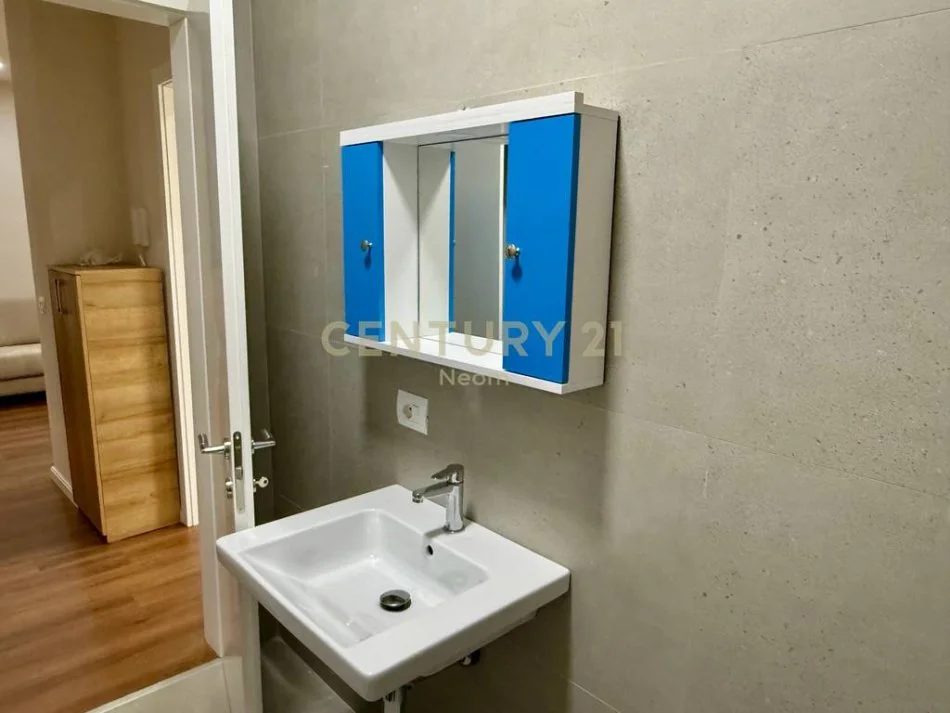 Tirane, jepet me qera 1+1+Aneks+Ballkon Kati 8, 64 m² 650 € (Neom115928)