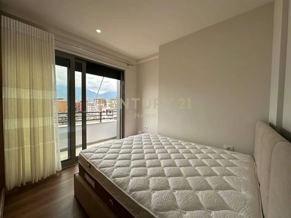 Tirane, jepet me qera apartament 1+1+Ballkon Kati 8, 75 m² 650 € (Gjimnazi Partizani)