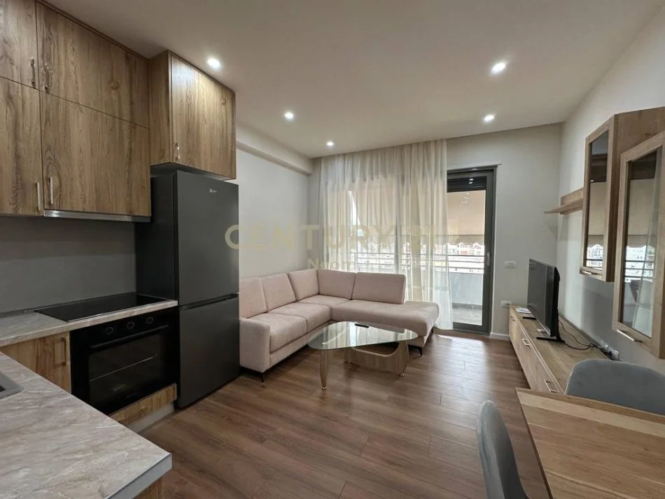 Tirane, jepet me qera apartament 1+1+Aneks+Ballkon Kati 8, 75 m² 650 € (Neom115929)