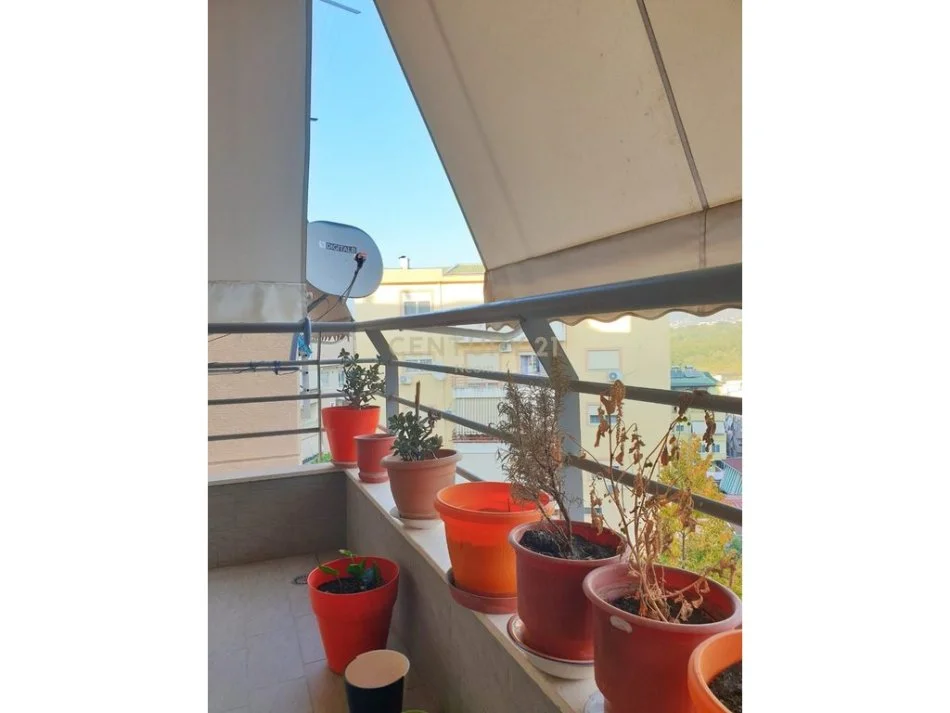 Tirane, jepet me qera apartament 3+1+Aneks+Ballkon Kati 2, 100 m² 550 € (Neom115963)