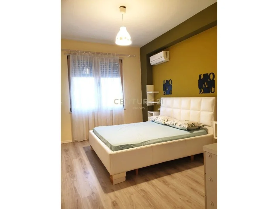 Tirane, jepet me qera apartament 3+1+Aneks+Ballkon Kati 2, 100 m² 550 € (Neom115963)