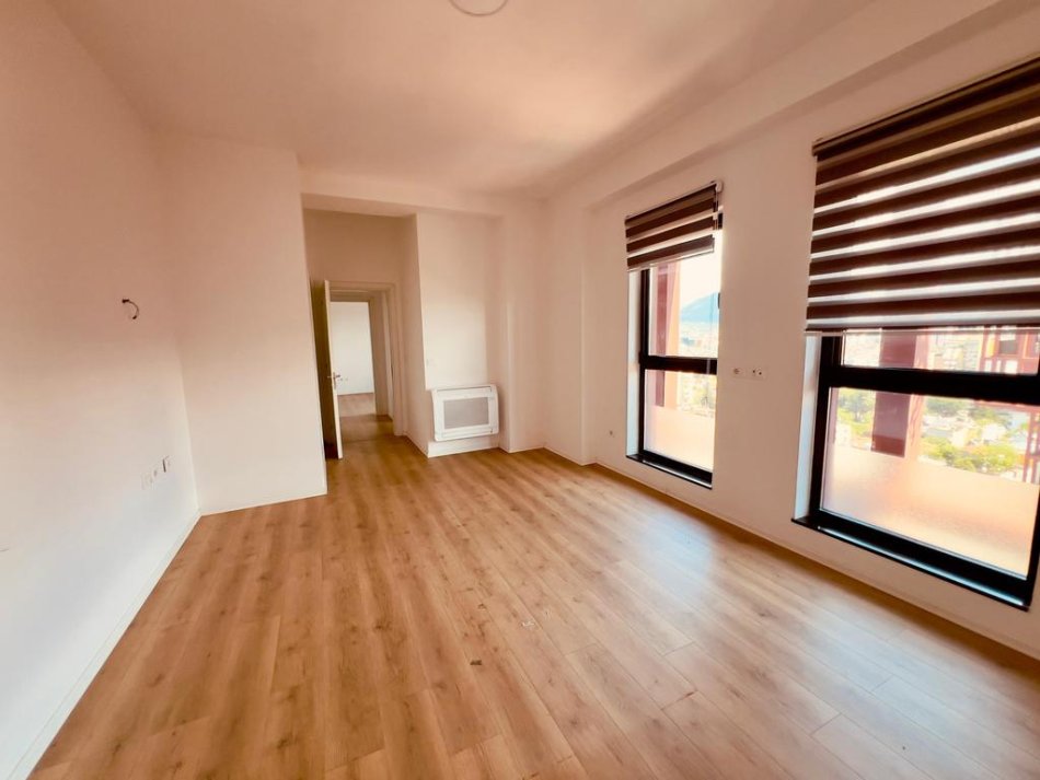 Tirane, jepet me qera apartament 2+1+Ballkon Kati 14, 115 m² 1.200 € (TIRANA GARDEN BUILDING!)