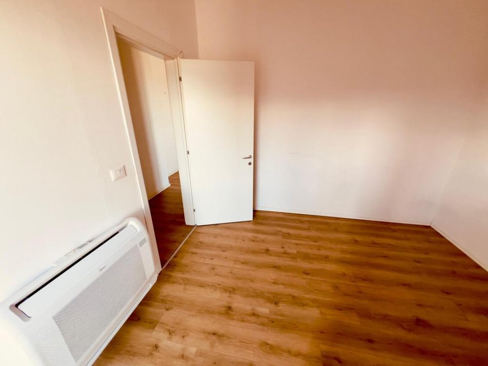 Tirane, jepet me qera apartament 2+1+Ballkon Kati 14, 115 m² 1.200 € (TIRANA GARDEN BUILDING!)