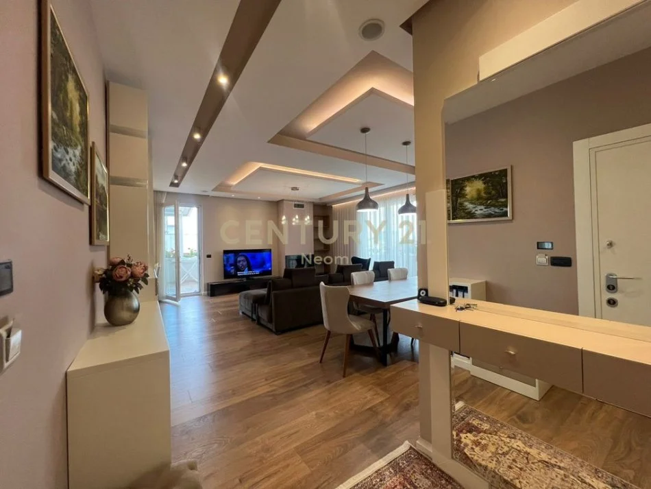 Tirane, jepet me qera apartament 1+1 Kati 5, 154 m² 1.200 € (Rr.Llazar Pulluqi)