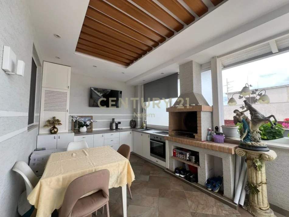 Tirane, jap me qera apartament (PENTHOUSE) 1+1+POST PARKIMI+VERANDE , 154 m² 1.400 € (Liqeni i Tiranës)