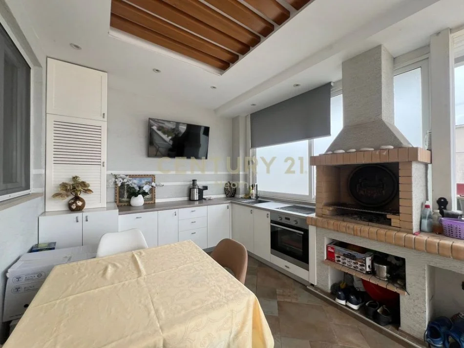 Tirane, jepet me qera apartament 1+1+Aneks+Ballkon Kati 5, 154 m² 1.400 € (Neom115965)