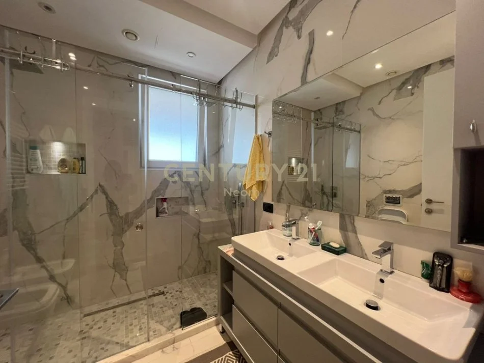 Tirane, jap me qera apartament (PENTHOUSE) 1+1+POST PARKIMI+VERANDE , 154 m² 1.400 € (Liqeni i Tiranës)