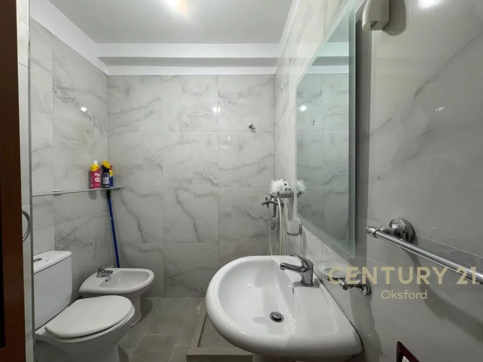 Tirane, jap me qera apartament 1+1 , 70 m² 650 € (Komuna e Parisit)