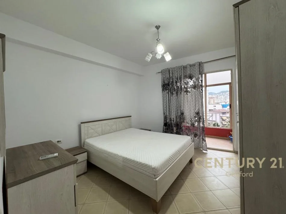 Tirane, jap me qera apartament 1+1 , 70 m² 650 € (Komuna e Parisit)