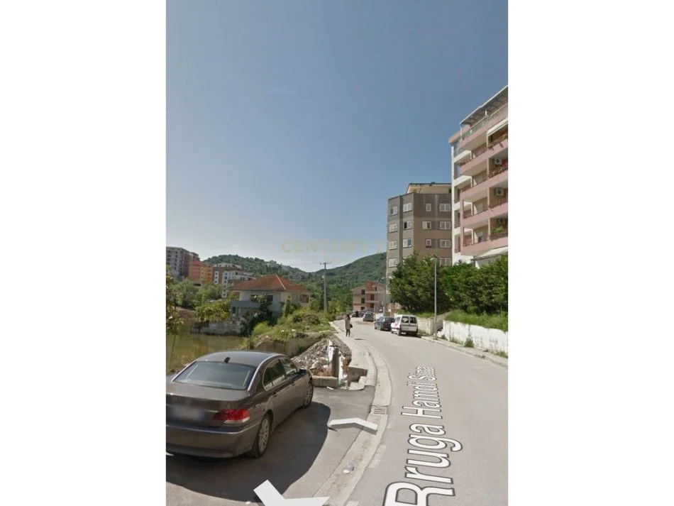 Tirane, jap me qera ambjent biznesi , 100 m² 1.000 € (Liqeni i Thatë)
