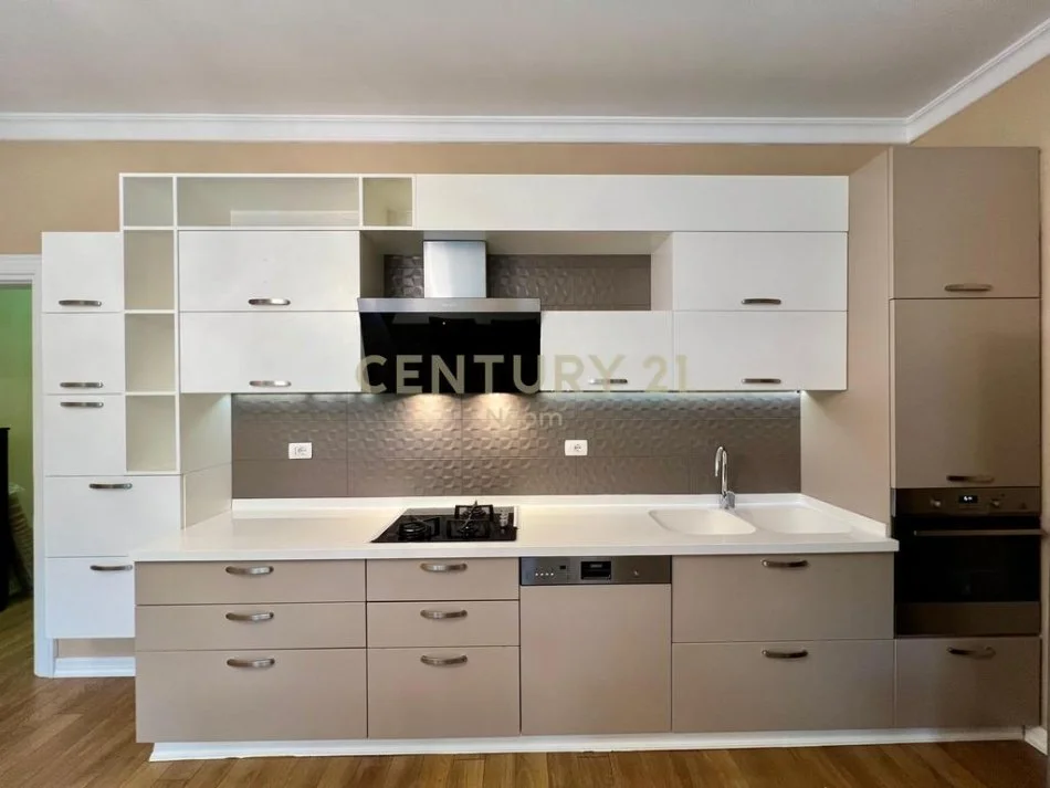 Tirane, jepet me qera apartament 2+1+Ballkon Kati 3, 110 m² 850 € (Neom116010)