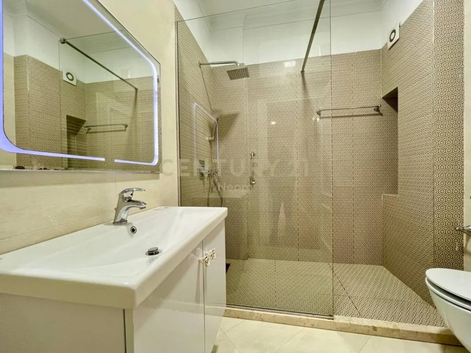 Tirane, jepet me qera apartament 2+1+Ballkon Kati 3, 110 m² 850 € (Neom116010)