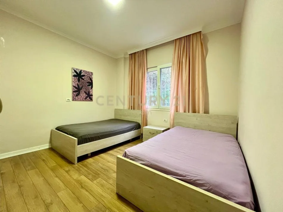 Tirane, jepet me qera apartament 2+1+Ballkon Kati 3, 110 m² 850 € (Neom116010)