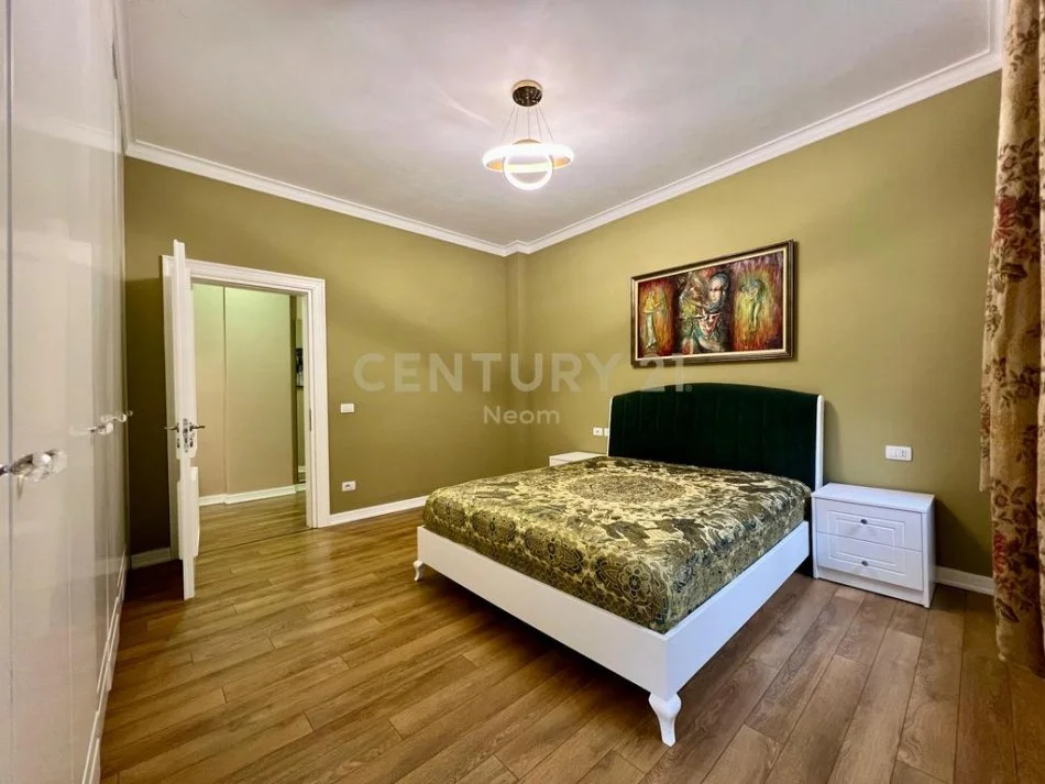 Tirane, jepet me qera apartament 2+1+Ballkon Kati 3, 110 m² 850 € (Neom116010)