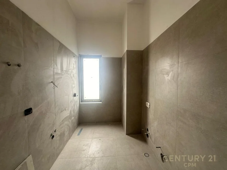 Tirane, shes apartament 3+1+2 , 133 m² 420.000 € (Rruga e Barrikadave)