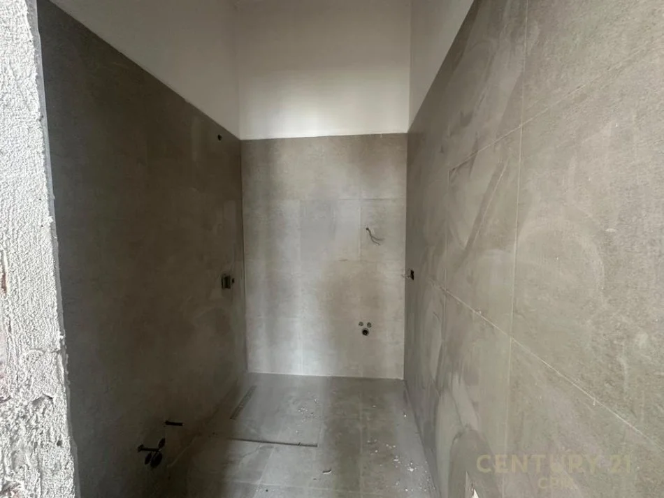 Tirane, shes apartament 3+1+2 , 133 m² 420.000 € (Rruga e Barrikadave)