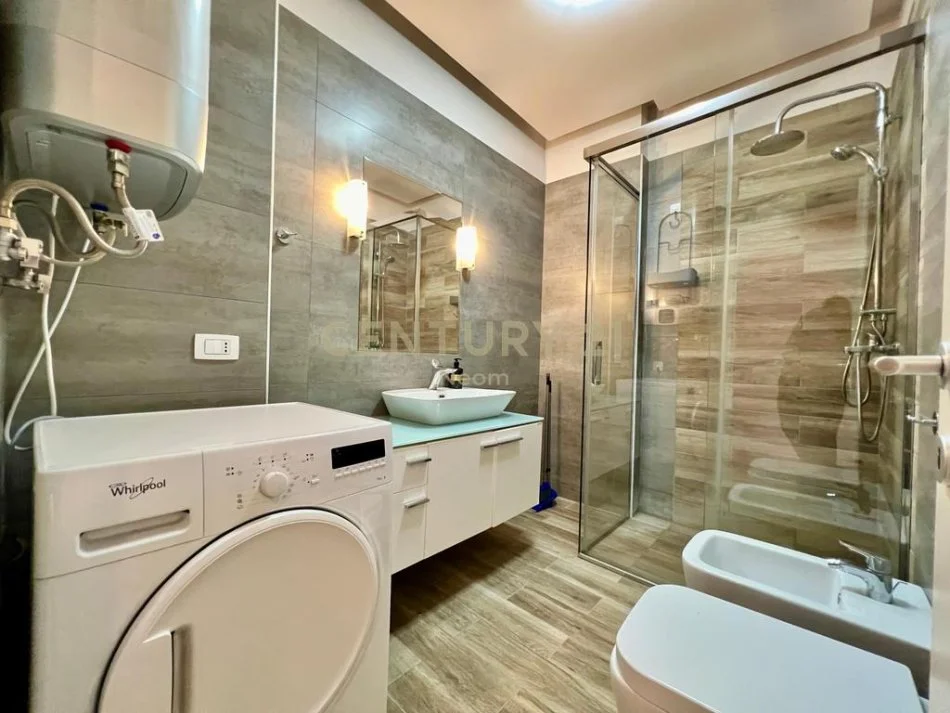 Tirane, jap me qera apartament 2+1+Ballkon , 120 m² 1.400 € (Kompleksi Delijorgji)