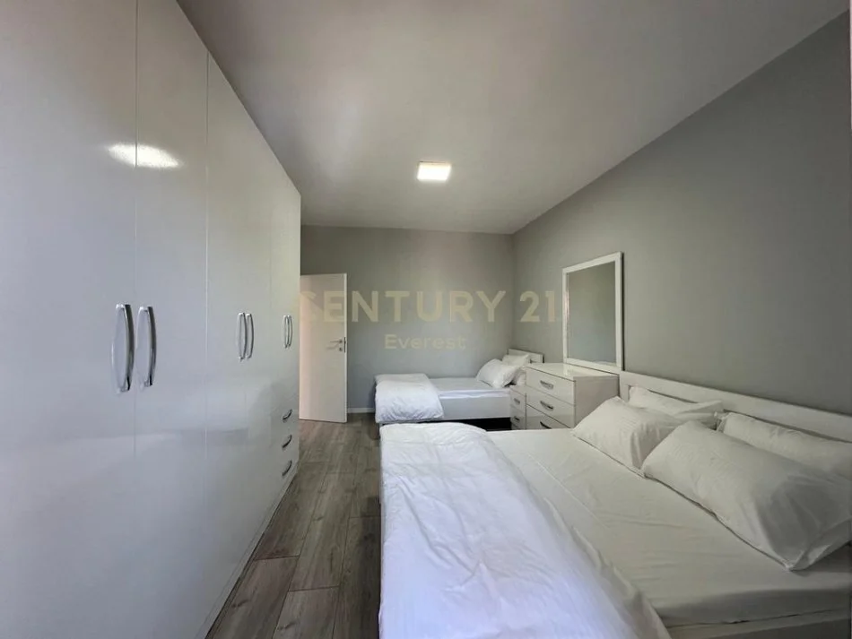 Tirane, jepet me qera apartament 2+1+Ballkon Kati 5, 97 m² 750 € (21 Dhjetori ne Rrugen Frosina Plaku)