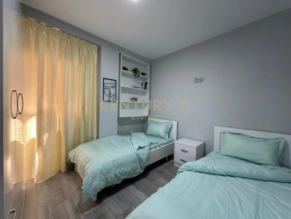 Tirane, jepet me qera apartament 2+1+Ballkon Kati 5, 97 m² 750 € (21 Dhjetori ne Rrugen Frosina Plaku)