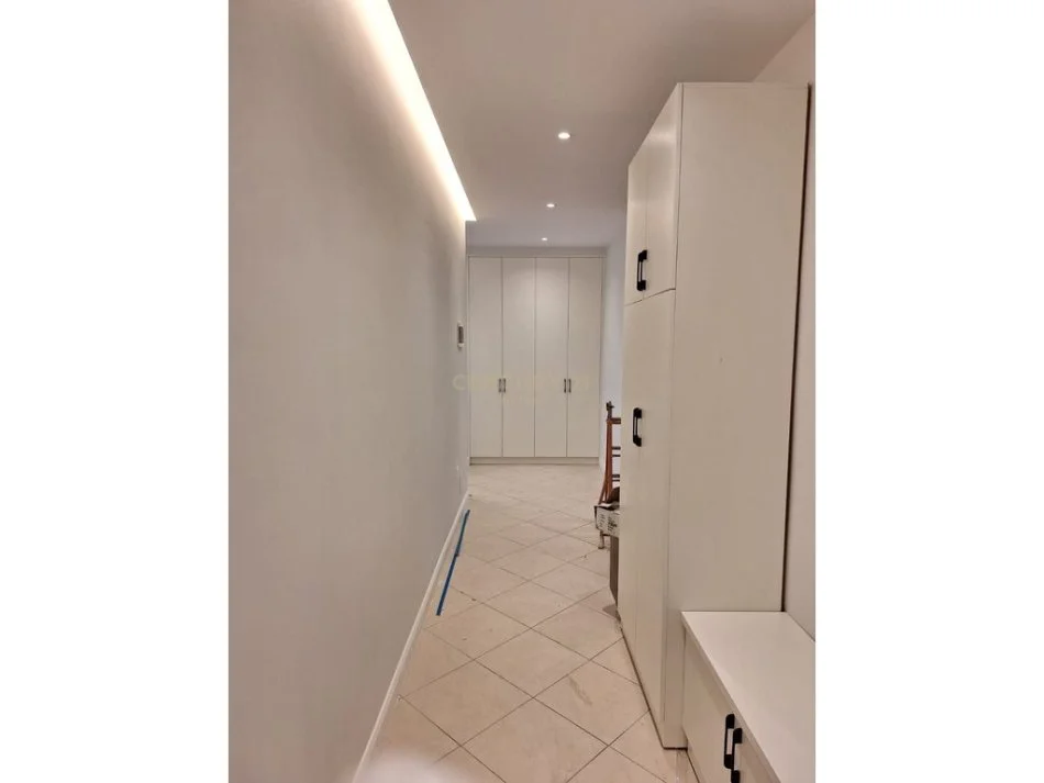 Tirane, jap me qera apartament 2+1 , 80 m² 800 € (Kopshti Botanik Zoologjik)