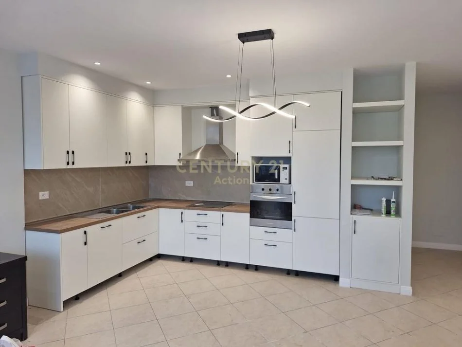 Tirane, jap me qera apartament 2+1 , 80 m² 800 € (Kopshti Botanik Zoologjik)