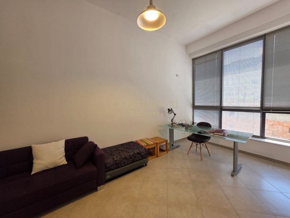 Tirane, jepet me qera apartament 1+1 Kati 1, 55 m² 350 € (Rr. Teodor Keko)