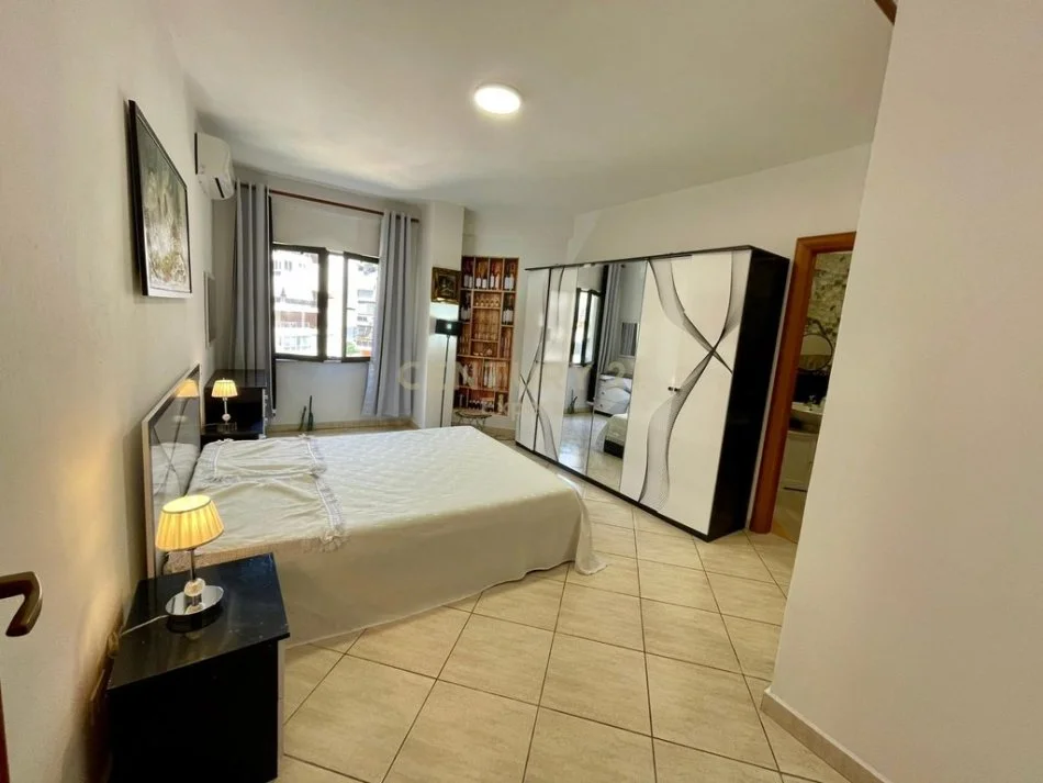 Tirane, jepet me qera apartament 2+1+Ballkon Kati 8, 104 m² 700 € (expert116052)