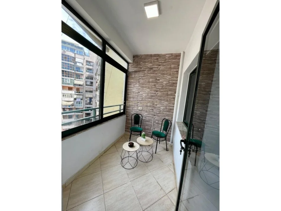 Tirane, jepet me qera apartament 2+1+Ballkon Kati 8, 104 m² 700 € (expert116052)