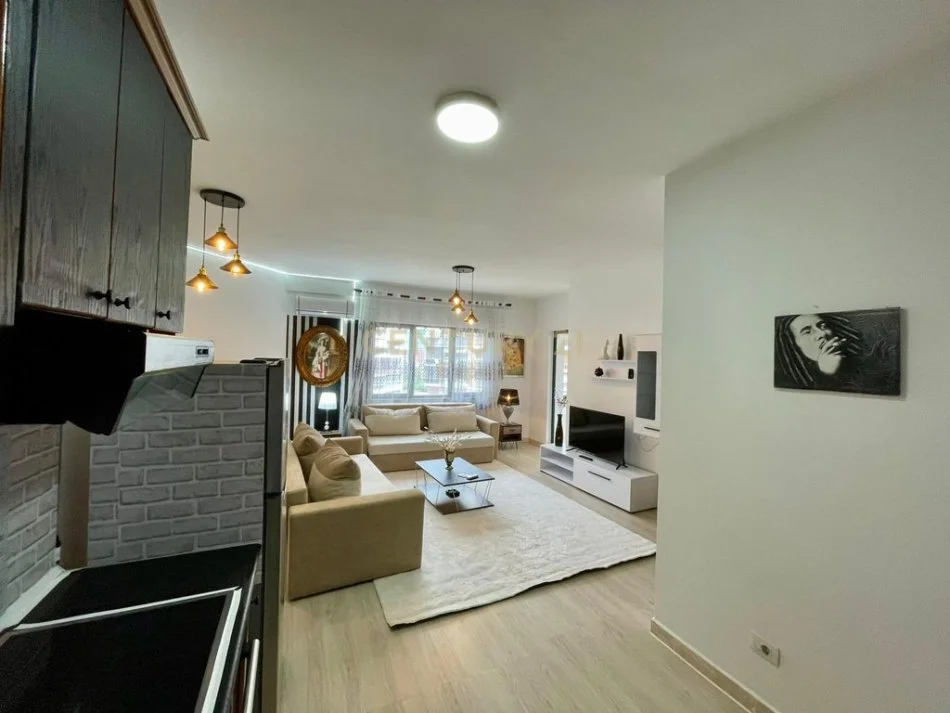 Tirane, jepet me qera apartament 2+1+Ballkon Kati 8, 104 m² 700 € (expert116052)
