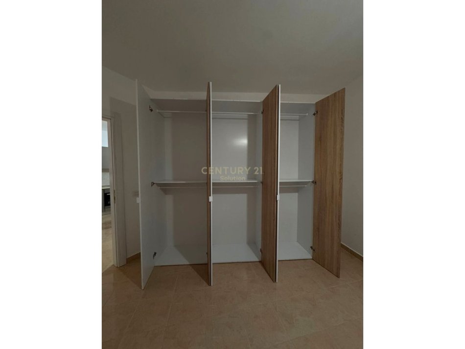 Vlore, jepet me qera apartament 2+1 Kati 10, 98 m² 480 € (Transballkanike)